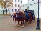 Казанское правительство ездит по кремлю вот на чем:)