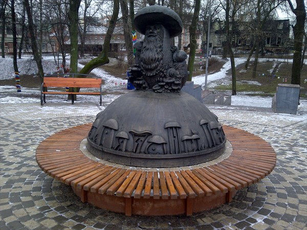 Памятник поговорке "В Рязани грибы с глазами"