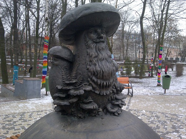 Памятник поговорке "В Рязани грибы с глазами"