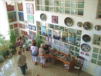 Экспонаты музея-Частный музей керамики и живописи Юрия Новикова