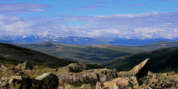 Вид на Алтайский хребет.
