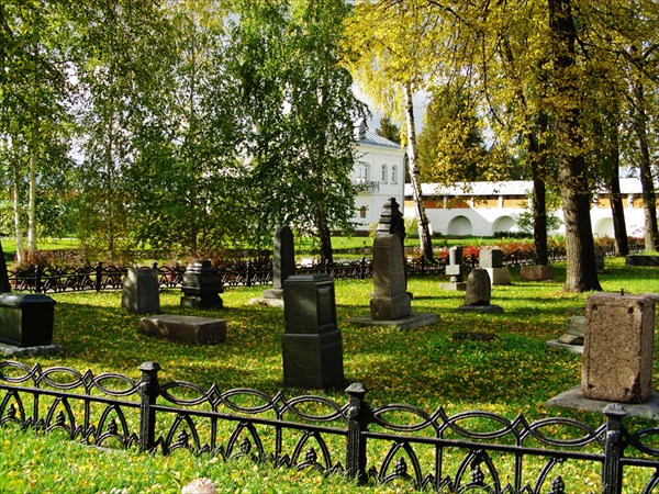 Монастырское кладбище.