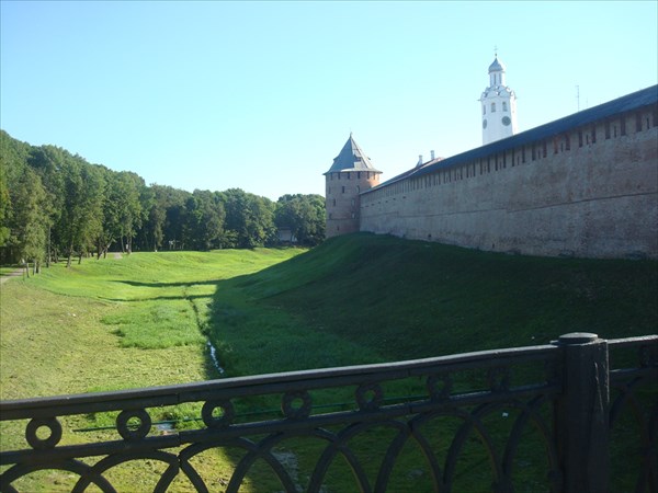 Крепостной ров и Кремлёвские стены