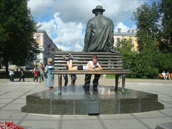 Памятник композитору Сергею Рахманинову