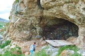 `Зарешеченная` Усть-Канская пещера