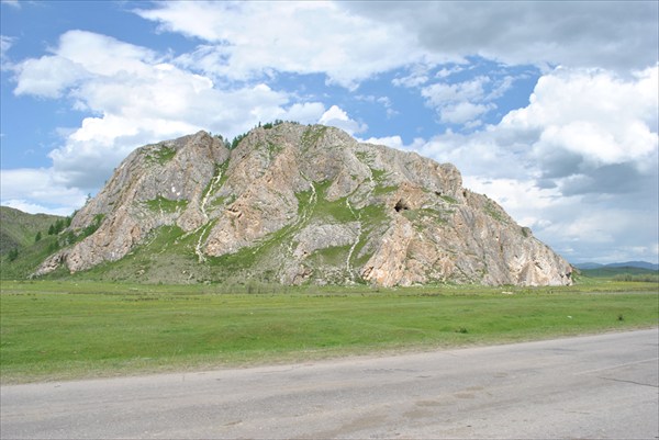 Горка с Усть-Канской пещерой