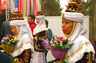 Фото 33. Девушки в национальных нарядах для антуража