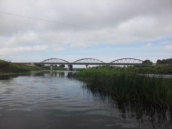 на фото: Мост у д.Колыхманово. Старт.