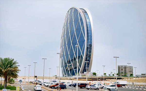 Круглый небоскрёб по пути к Абу-Даби