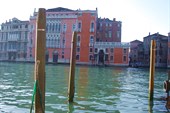 Частокол свай - обязательная часть венецианского пейзажа