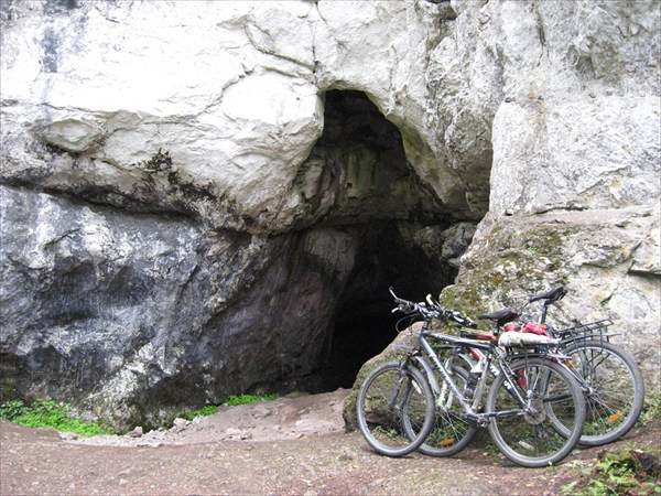 Небольшая пещера