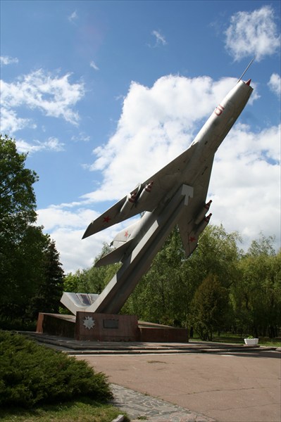 Самолет в парке 50-летия Победы