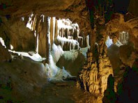 В пещере-пещера Ресавская