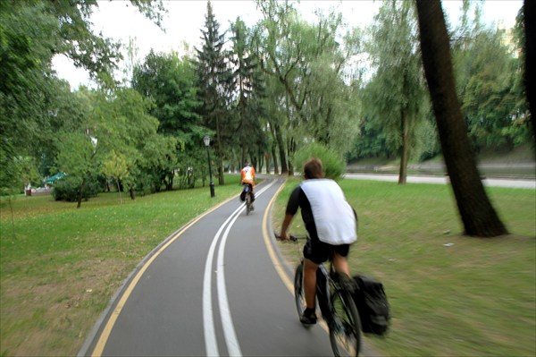 Велодорожка в детском парке Минска.