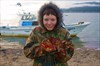 на фото: Я с крабом, Охотское море