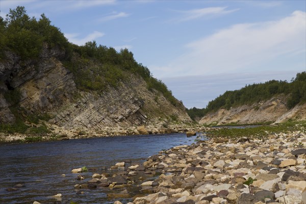 Волонга - красивая река, скалы и перекаты часты до самого устья.