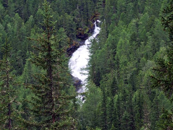 Фото 14. Вид со стоянки на водопад Тегеек. 