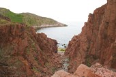 Расщелина с водопадом