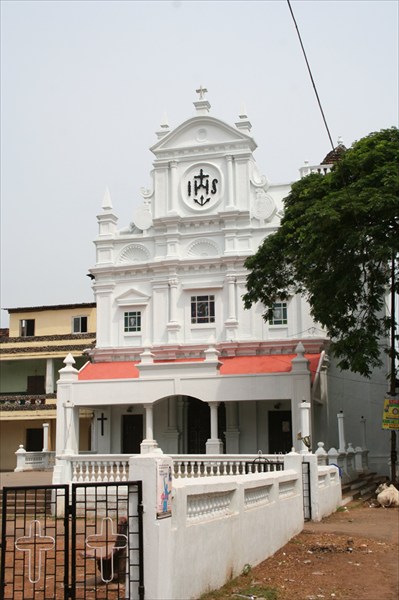 Фасад церкви в Колве (городок в Гоа недалеко от Моргао)