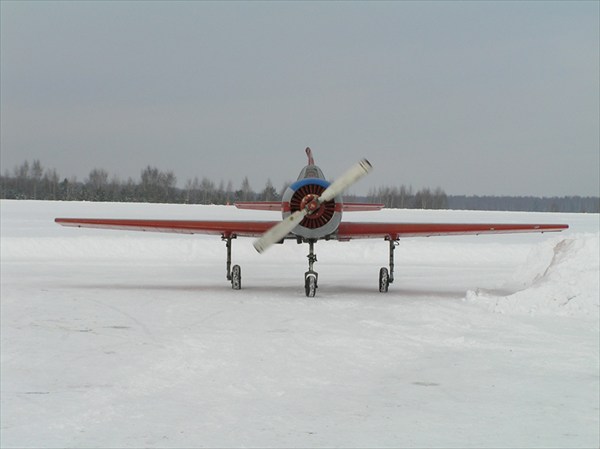 на фото: Як-52