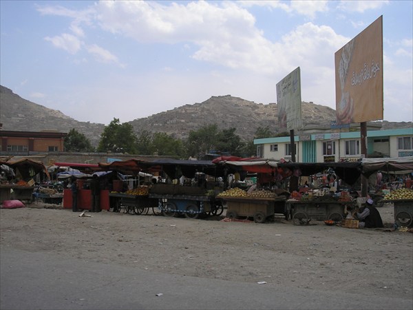 Такой пейзаж можно наблюдать по всему Кабулу.