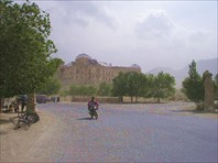 Вид на бывший дворец Амина.