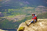 Любуясь красотами фьорда-скала Кафедра Проповедника