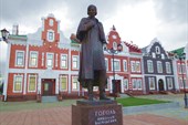 Памятник Н. В. Гоголю 2012