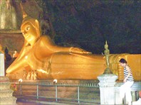 провинция Phang-nga.Лежачй будда в пещере Обезьян