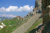 подъем(спуск) на(с) перевал(а)