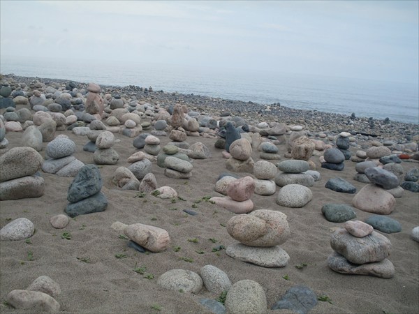 Каменный сад на побережье в Сухуме