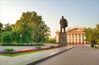 Памятник Ленину-город Тюмень