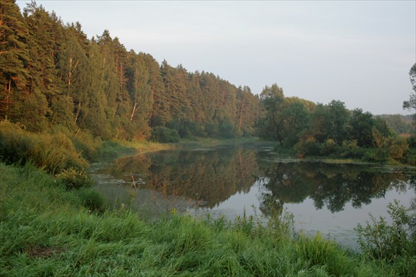 Река Протва здесь завораживает.