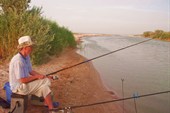 Рыбалка на канале рядом с Пересыпью
