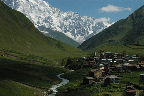 Община Ушгули в ущелье горы Шхара