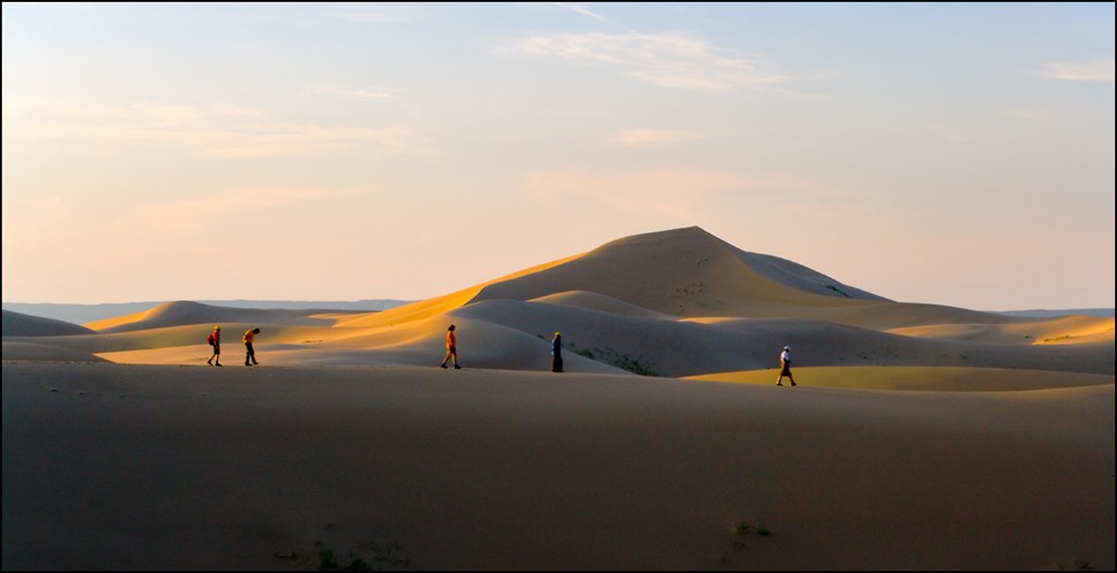 каменистая пустыня гоби. дюны в пустыне гоби. гоби 1. природа монголии - пустыня гоби. пески пустыни гоби.