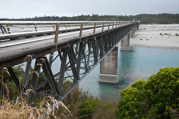 Шоссе SH6, мост за поселком Хааст.