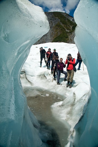Ледник Фокс. Вид из ледяной пещеры.