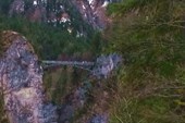 Ажурный мостик над водопадом