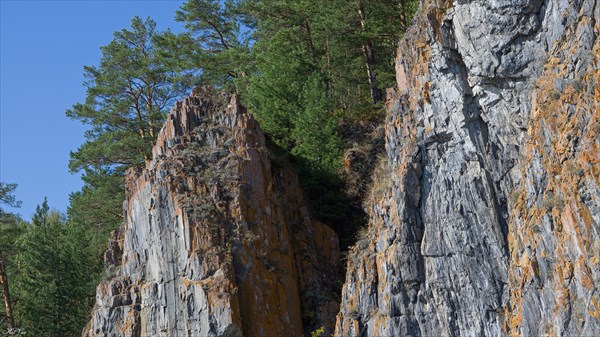 Скалы перед притоком Рудаковка