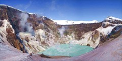 Кислотное озеро в кратере Горелого