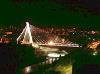Мост в ночных огнях-Мост Тысячелетия