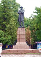 2348381-Памятник Чернышевскому