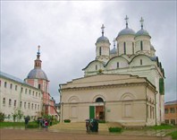 На территории монастыря-Пафнутьев-Боровский монастырь