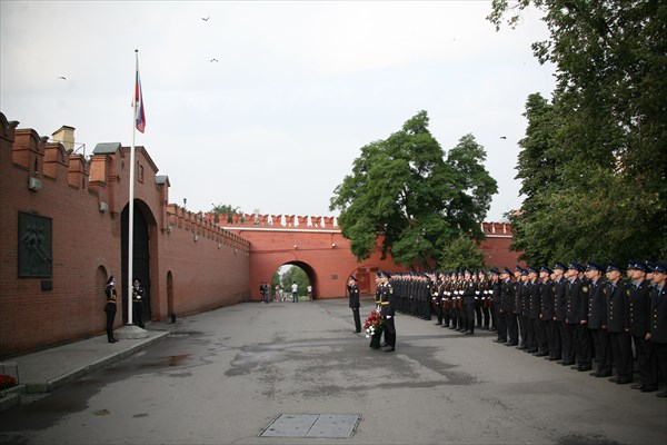 Александровский сад, обелиск Смена