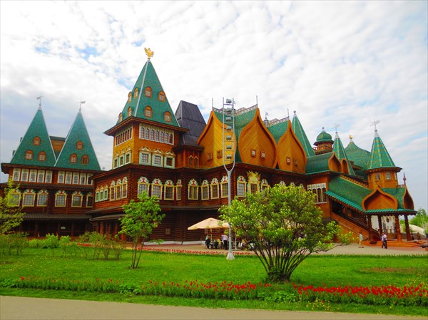 Воссозданный деревянный дворец царя Алексея Михайловича 1667 г.