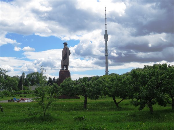 ВДНХ, памятник И.В. Мичурину