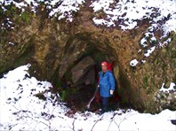  У входа в п.Петровская Слобода -пещера Петровская Слобода