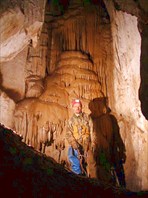 Натечный каскад под вторым уступом-пещера Под Каштаном