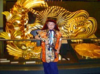 Катана в руках подрастающего воина